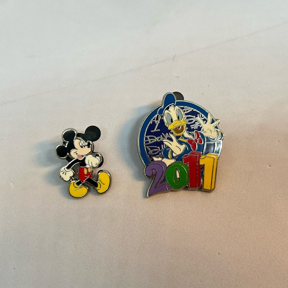 Disney Trading Pin‎ Donald Duck & Mickey 2011 Year Series Pin Authentic